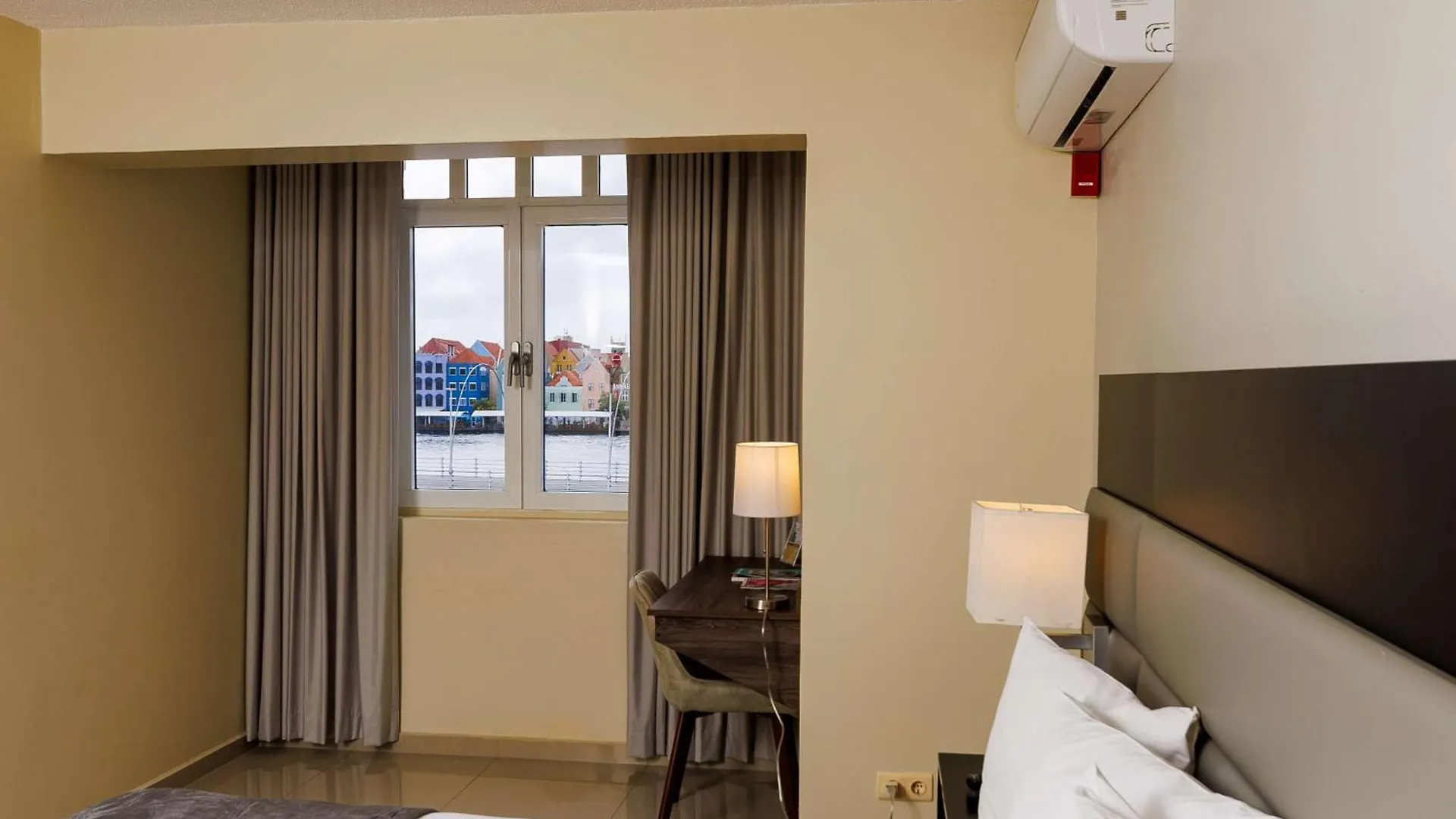 Brion City Hotel BW Signature Collection Willemstad 3*,